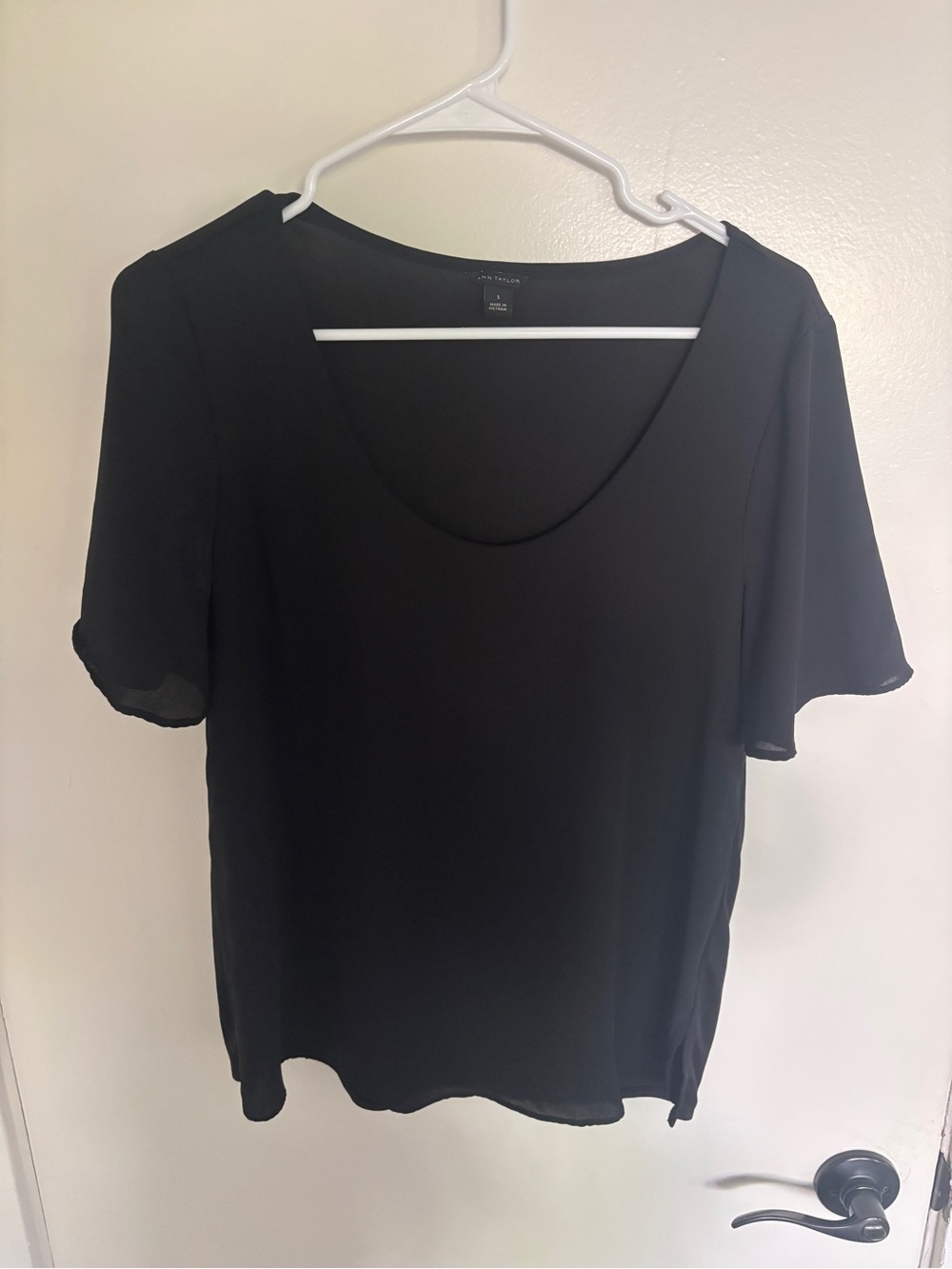 Ann Taylor Black Scoop Neck Short Sleeve Top